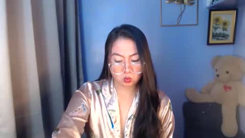 Snapshot of _arah chatting on 05-27-26, 01:57 arah online show from 05-27-26, 01:57