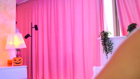 Arielle online show from 11-06-25, 09:21