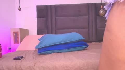 Arlet online show from 10-31-25, 03:18