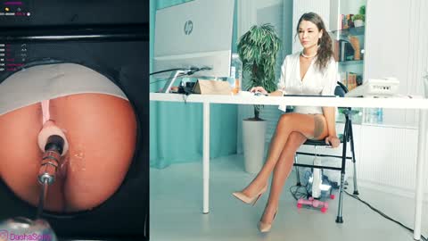 Snapshot of _artporno_ chatting on 10-23-25, 12:21 _artporno_ online show from 10-23-25, 12:21