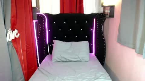 Snapshot of _athenamiller_ chatting on 12-27-24, 10:45 SelfsuckAthena online show from 12-27-24, 10:45