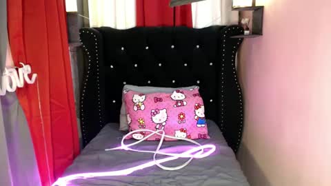 Snapshot of _athenamiller_ chatting on 02-11-25, 05:58 SelfsuckAthena online show from 02-11-25, 05:58