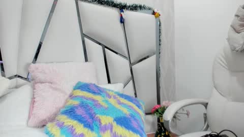 Snapshot of _aurora18 chatting on 11-22-25, 03:16 Aura online show from 11-22-25, 03:16