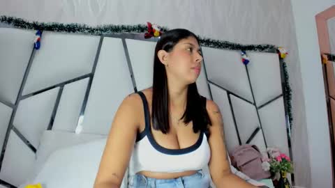 Snapshot of _aurora18 chatting on 11-30-25, 03:10 Aura online show from 11-30-25, 03:10