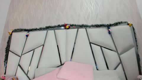 Snapshot of _aurora18 chatting on 12-16-25, 03:11 Aura online show from 12-16-25, 03:11