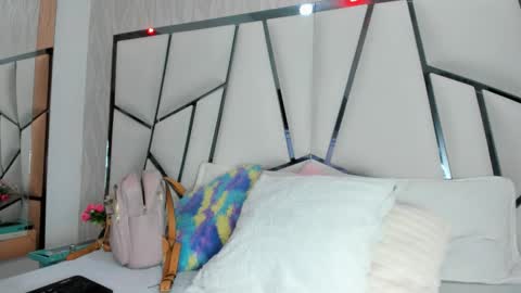 Aura online show from 01-15-26, 03:11