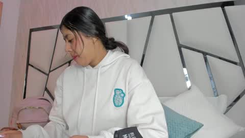 Aura online show from 03-30-26, 03:07