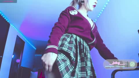 Snapshot of _baterchatur chatting on 12-17-24, 04:01 Lunita online show from 12-17-24, 04:01