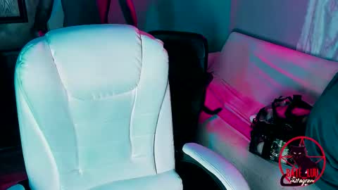 Snapshot of _baterchatur chatting on 09-14-25, 04:22 Lunita online show from 09-14-25, 04:22