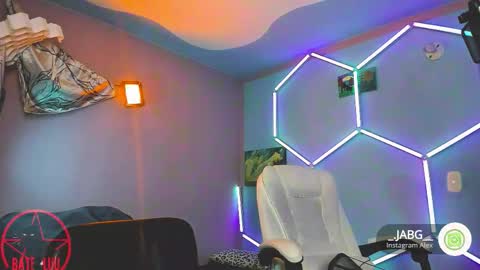 Snapshot of _baterchatur chatting on 10-18-25, 04:26 Lunita online show from 10-18-25, 04:26