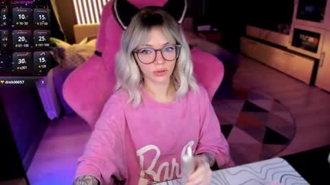 Snapshot of _black_fox__ chatting on 04-21-26, 11:29 Olivia Subscribe to my Fansly - online show from 04-21-26, 11:29