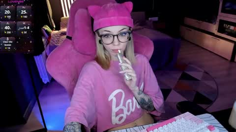 Snapshot of _black_fox__ chatting on 04-28-26, 12:42 Olivia Subscribe to my Fansly - online show from 04-28-26, 12:42