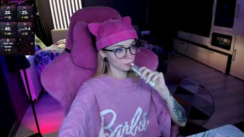Snapshot of _black_fox__ chatting on 05-02-26, 01:43 Olivia Subscribe to my Fansly - online show from 05-02-26, 01:43