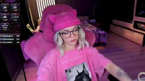 Snapshot of _black_fox__ chatting on 05-17-26, 11:23 Olivia Subscribe to my Fansly - online show from 05-17-26, 11:23