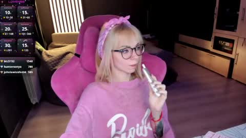 Snapshot of _black_fox__ chatting on 05-29-26, 01:36 Olivia Subscribe to my Fansly - online show from 05-29-26, 01:36