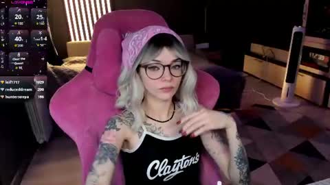 Snapshot of _black_fox__ chatting on 06-15-26, 12:02 Olivia Subscribe to my Fansly - online show from 06-15-26, 12:02
