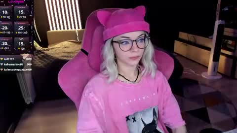 Snapshot of _black_fox__ chatting on 06-17-26, 12:02 Olivia Subscribe to my Fansly - online show from 06-17-26, 12:02