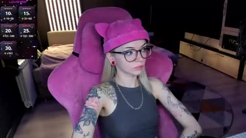 Snapshot of _black_fox__ chatting on 07-10-26, 12:37 Olivia Subscribe to my Fansly - online show from 07-10-26, 12:37