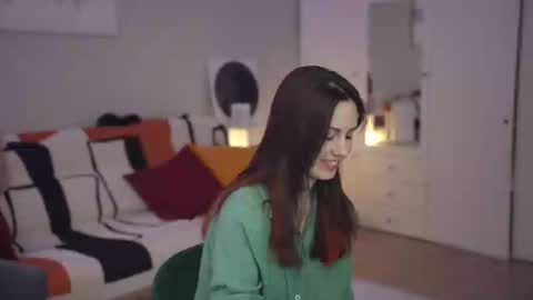 Snapshot of _blackbee_ chatting on 02-28-25, 10:20 Lili online show from 02-28-25, 10:20