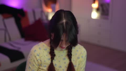 Snapshot of _blackbee_ chatting on 01-19-26, 05:44 Lili online show from 01-19-26, 05:44