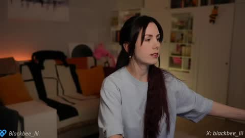 Lili online show from 05-26-26, 05:20