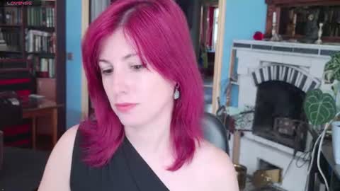 Snapshot of _blackpearl chatting on 07-10-26, 12:19 Laura online show from 07-10-26, 12:19