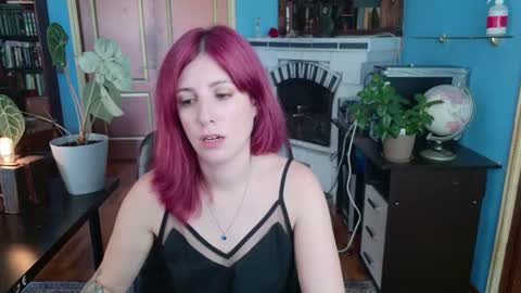 Snapshot of _blackpearl chatting on 07-13-26, 11:57 Laura online show from 07-13-26, 11:57