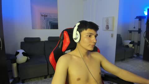 Snapshot of _blakee chatting on 12-28-24, 07:00 B L A K E online show from 12-28-24, 07:00