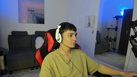 Snapshot of _blakee chatting on 12-31-24, 02:51 B L A K E online show from 12-31-24, 02:51