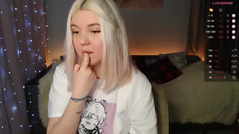 Snapshot of _blonde_barbie_ chatting on 12-12-24, 08:32 Elizabeth online show from 12-12-24, 08:32