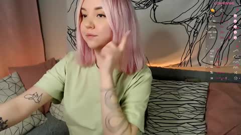 Snapshot of _blonde_barbie_ chatting on 03-04-25, 09:11 Elizabeth online show from 03-04-25, 09:11