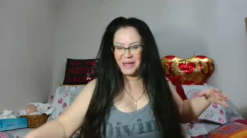 Snapshot of _blue__butterfly_ chatting on 12-03-24, 09:56 KHALEESI online show from 12-03-24, 09:56