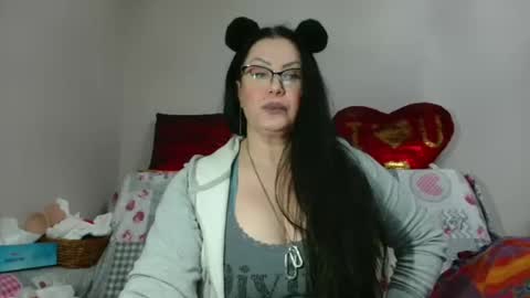Snapshot of _blue__butterfly_ chatting on 12-15-24, 08:36 KHALEESI online show from 12-15-24, 08:36