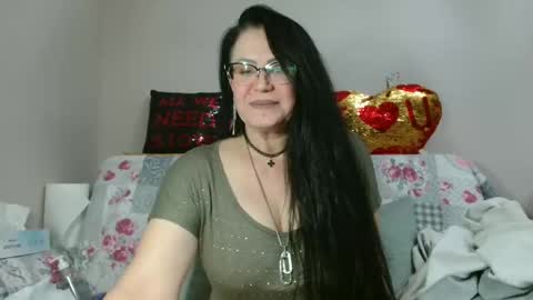 Snapshot of _blue__butterfly_ chatting on 11-12-25, 07:13 KHALEESI online show from 11-12-25, 07:13