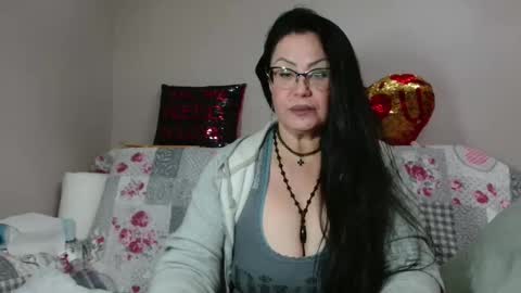 Snapshot of _blue__butterfly_ chatting on 11-18-25, 06:45 KHALEESI online show from 11-18-25, 06:45