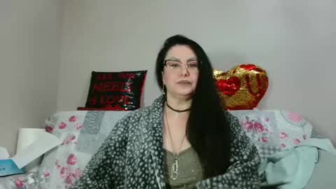 Snapshot of _blue__butterfly_ chatting on 11-24-25, 07:02 KHALEESI online show from 11-24-25, 07:02