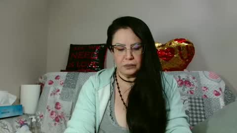 Snapshot of _blue__butterfly_ chatting on 11-25-25, 07:25 KHALEESI online show from 11-25-25, 07:25