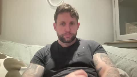 Snapshot of _british_hung_ chatting on 02-06-25, 11:43 UK BigThick Cock online show from 02-06-25, 11:43