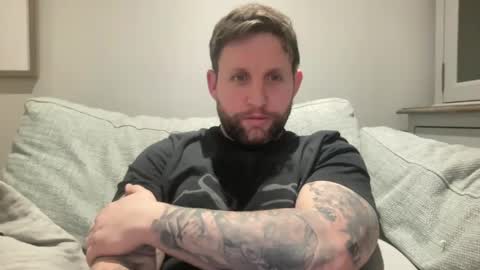 Snapshot of _british_hung_ chatting on 02-13-25, 12:54 UK BigThick Cock online show from 02-13-25, 12:54