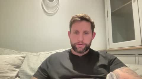 Snapshot of _british_hung_ chatting on 09-28-25, 01:05 UK BigThick Cock online show from 09-28-25, 01:05