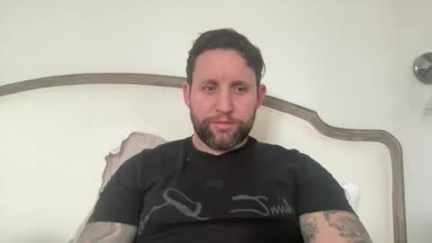 Snapshot of _british_hung_ chatting on 02-12-26, 01:17 UK BigThick Cock online show from 02-12-26, 01:17