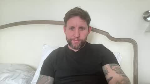 Snapshot of _british_hung_ chatting on 04-16-26, 11:00 UK BigThick Cock online show from 04-16-26, 11:00