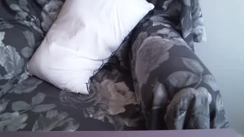 Snapshot of _bunny_b chatting on 02-19-25, 09:06 I will be back soon  online show from 02-19-25, 09:06