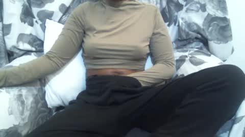 Snapshot of _bunny_b chatting on 02-25-25, 05:58 I will be back soon  online show from 02-25-25, 05:58