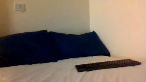 Snapshot of _bunny_b chatting on 10-06-25, 08:01 I will be back soon  online show from 10-06-25, 08:01