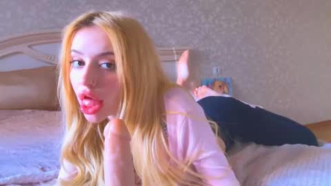 Stella online show from 09-30-25, 06:07