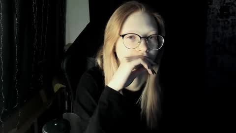 Snapshot of _caramel_milk_ chatting on 12-31-24, 04:38 Merlizz online show from 12-31-24, 04:38