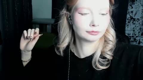 Snapshot of _caramel_milk_ chatting on 03-10-25, 06:01 Merlizz online show from 03-10-25, 06:01