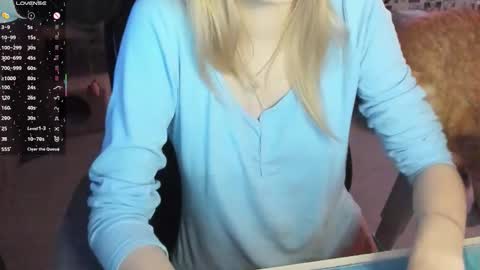 Snapshot of _caramel_milk_ chatting on 10-23-25, 02:33 Merlizz online show from 10-23-25, 02:33