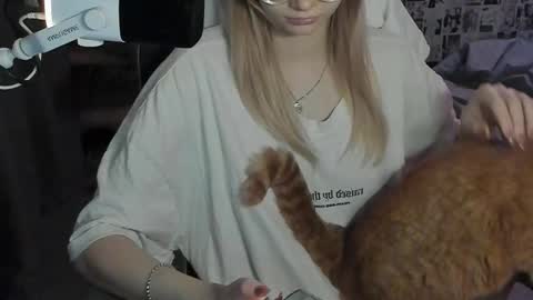 Snapshot of _caramel_milk_ chatting on 10-30-25, 02:24 Merlizz online show from 10-30-25, 02:24